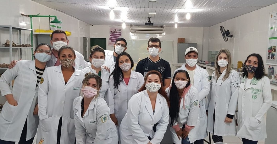 Alunos do curso de Medicina Veterinária da Esamaz participam de aula prática da disciplina de Semiologia Animal
