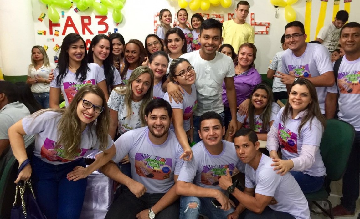 Curso de FarmÃ¡cia comemora sucesso da I GincaFarma na Esamaz