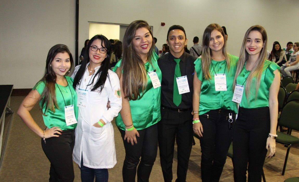 Alunos da Esamaz participam de jornada no Congresso Internacional de Odontologia da AmazÃ´nia   