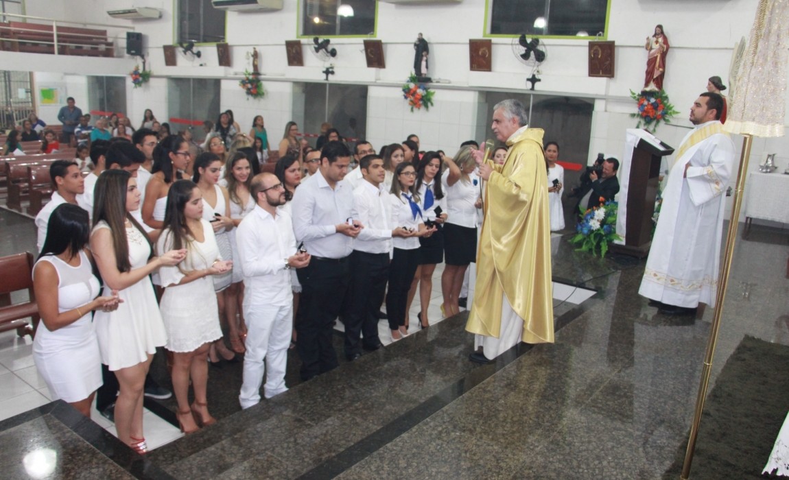 Missa celebra formatura de alunos da Esamaz na ParÃ³quia de SÃ£o Miguel Arcanjo