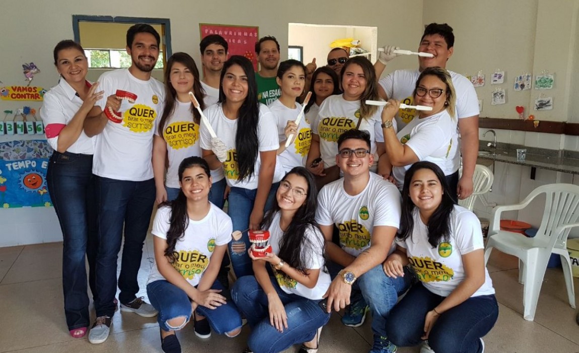 Acadêmicos de Odontologia da Esamaz participam de ação solidária em Ananindeua