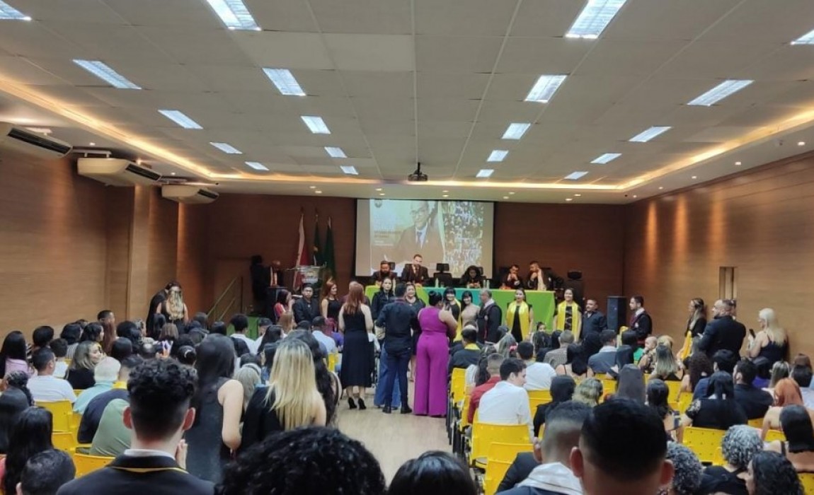 Acadêmicos do curso de Direito da Uniesamaz participam da Cerimônia de Outorga da Faixa 2022