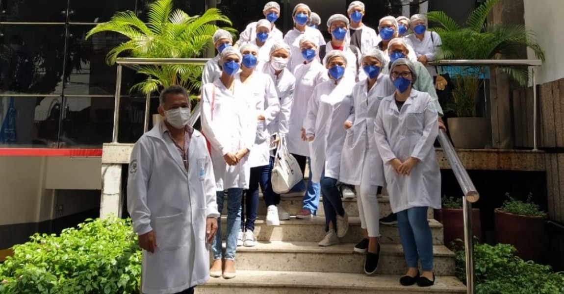 Alunos de Biomedicina da Esamaz fazem visita técnica ao laboratório Paulo Azevedo