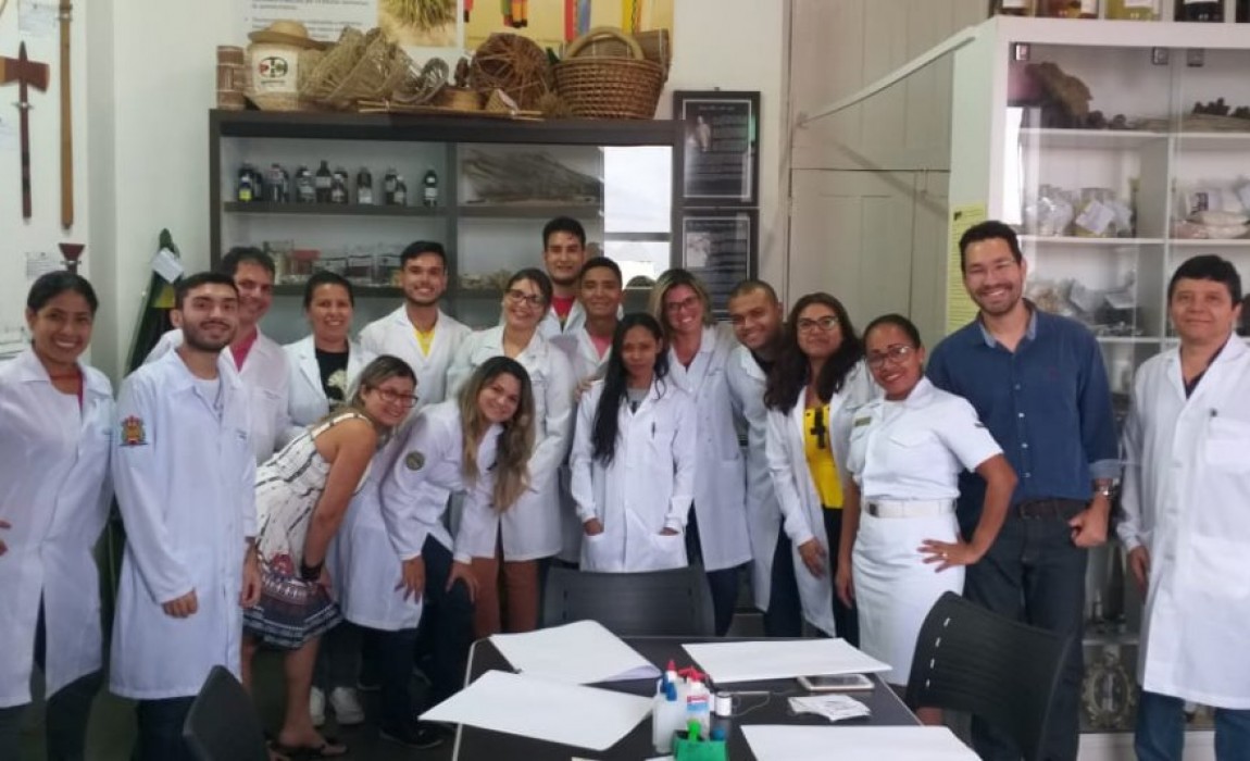 Alunos de Farmácia da Esamaz visitam o Herbário da UEPA em Belém