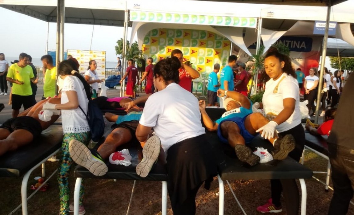 Alunos de Fisioterapia atendem atletas na Corrida do Líder em Belém