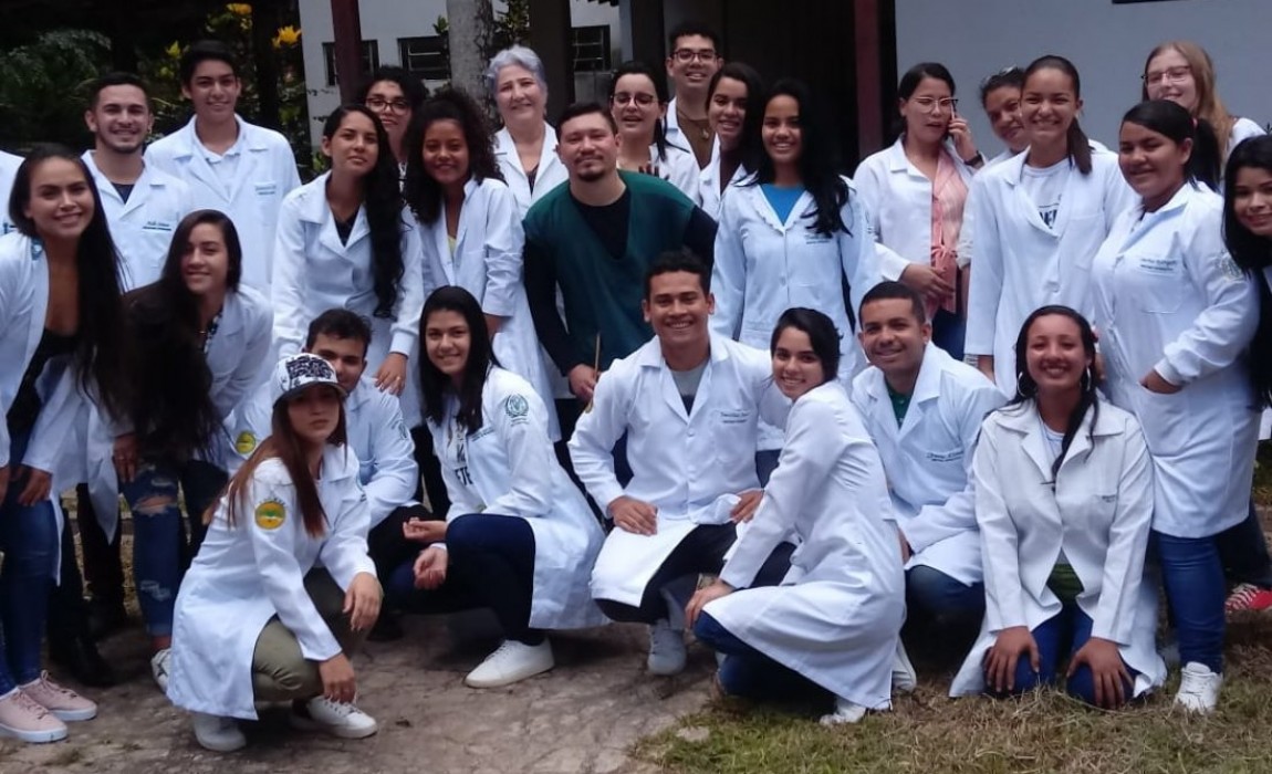 Alunos de Medicina Veterinária da Esamaz participam de aula no Projeto Bio-Fauna
