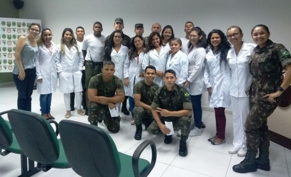 Alunos de Nutrição participam de aula prática no Hospital do Exército em Belém