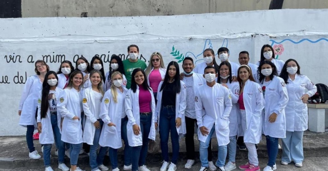 Alunos de Odontologia da UNIESAMAZ realizam ação social na Escola São Vicente de Paula