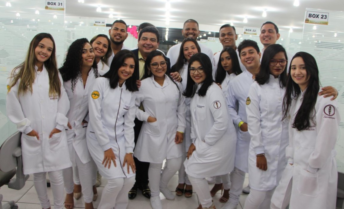 Calouros de Odontologia participam da Cerimônia do Jaleco