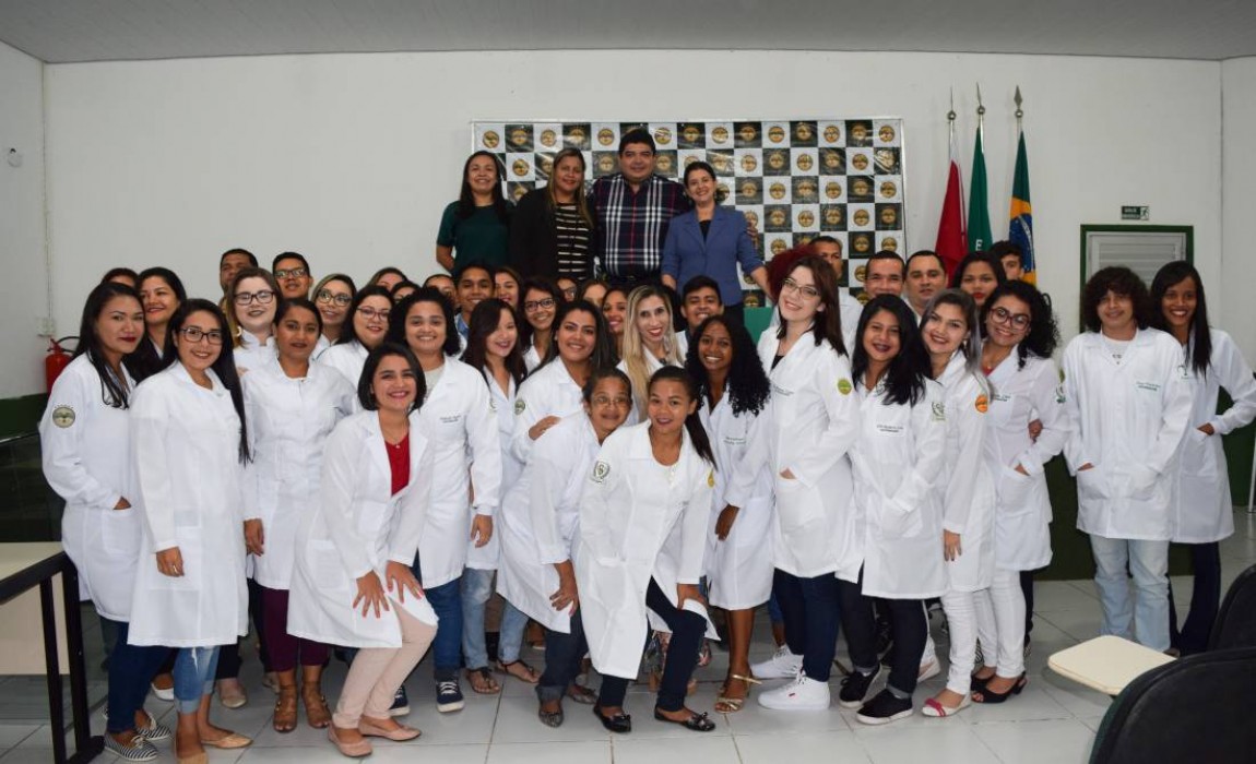 Cerimônia do Jaleco recepciona alunos de Biomedicina e Enfermagem na Esamaz