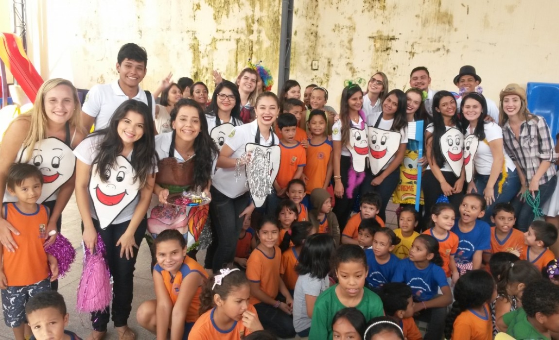 Projeto AcadÃªmicos do Sorriso beneficia crianÃ§as de escola municipal em BelÃ©m
